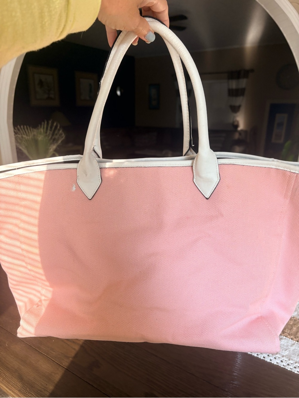 Victoria's Secret Shanghai Pink Tote with Cream Handles and Gold Chain Accent - Picture 4 of 6